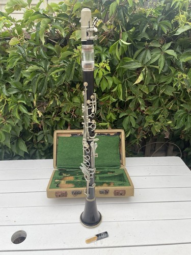 Antique wooden clarinet - antique, bb