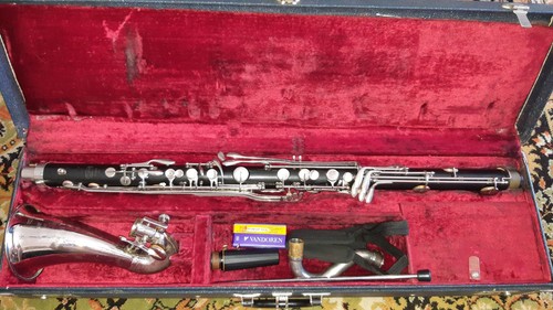 Bass clarinet - /,